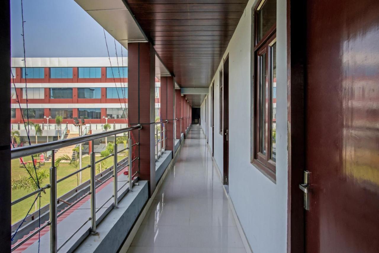 Oyo 62241 Swastik Garden Hotel Dhāmpur Екстериор снимка