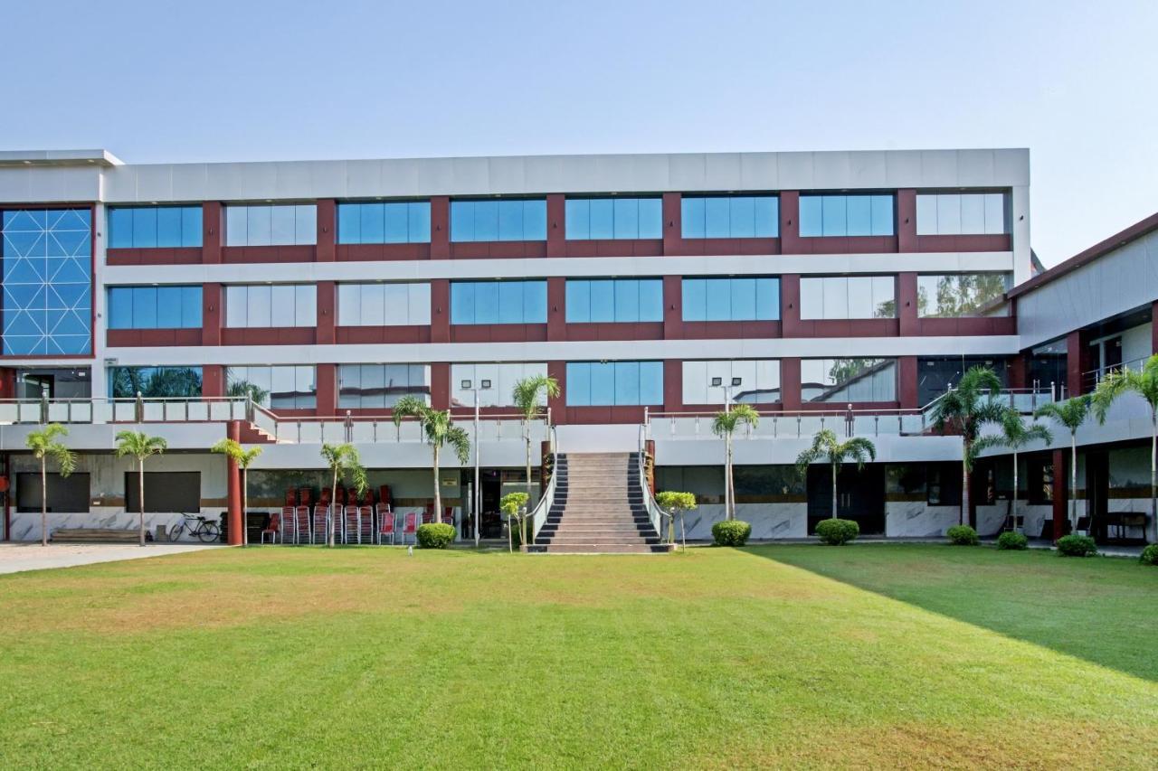 Oyo 62241 Swastik Garden Hotel Dhāmpur Екстериор снимка
